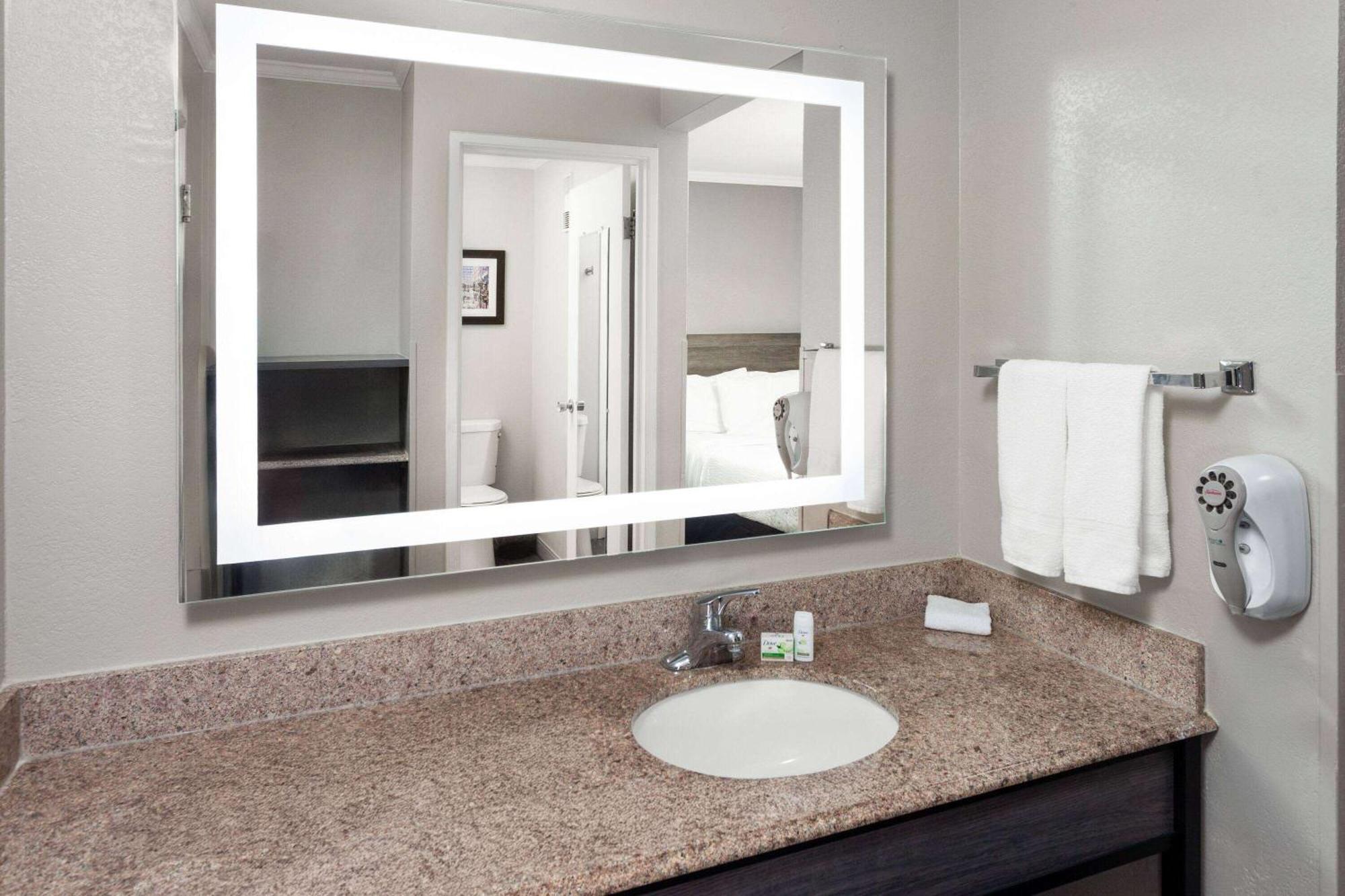 La Quinta Inn By Wyndham Cleveland Independence Ngoại thất bức ảnh
